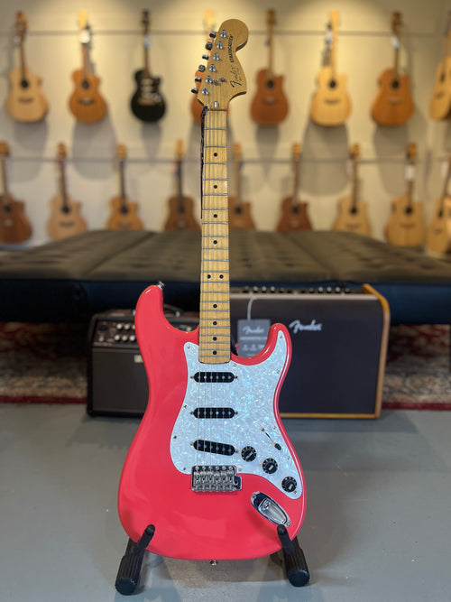 Pre-Loved 1982 Fender Stratocaster 3-Bolt Fiesta Red Electric Guitar